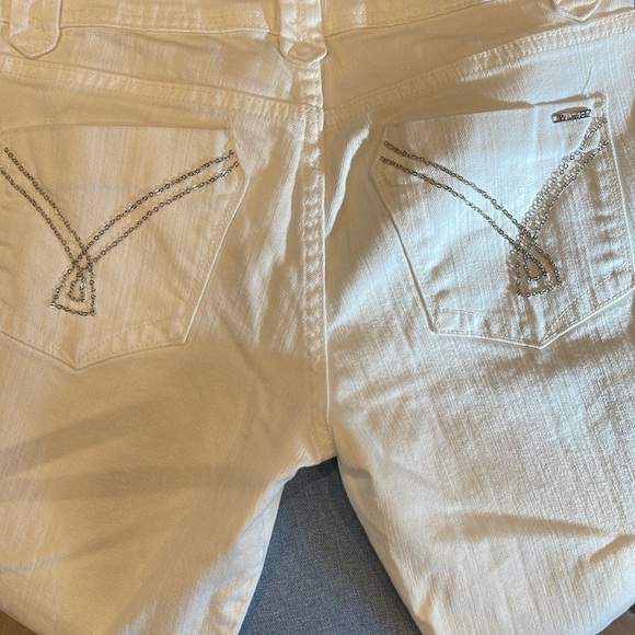 Vertigo W30 white zip up cotton jeans with chain detail on back pocket tall - Picture 3 of 9